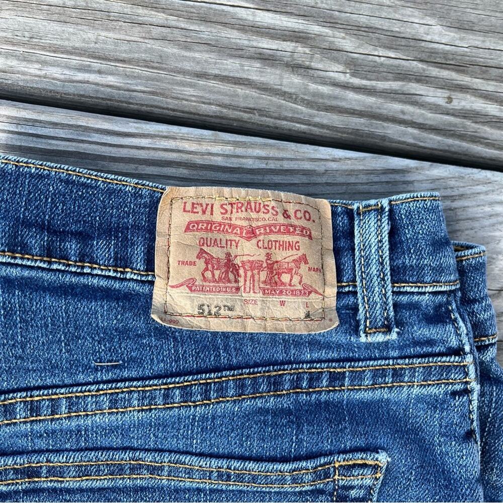 Vintage Levi’s 512 Classic slim fit tapered leg mom jeans - Picture 4 of 7